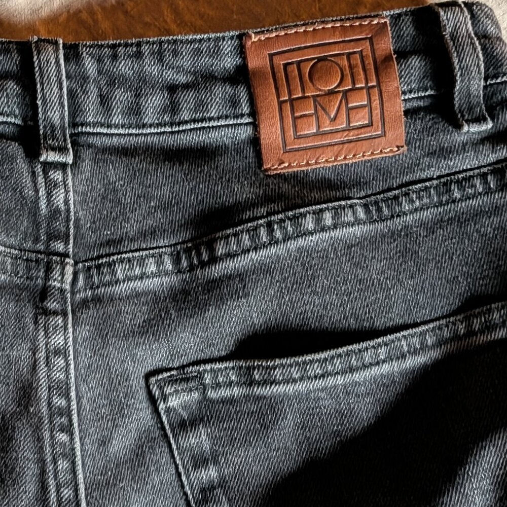 Toteme Standard Jeans | faded black - Picture 9 of 16